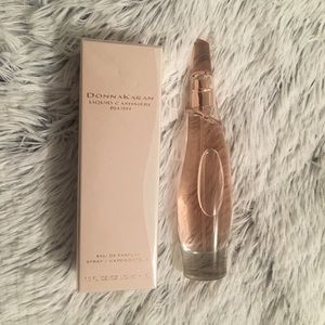 Donna Karan Liquid Cashmere Blush